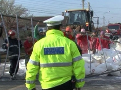 S-a răsturnat cu un TIR încărcat cu zahăr și făină! Șoferul avea o alcoolemie de... 1 article_430878_1.jpg