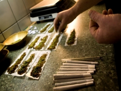 Bărbat arestat după găsirea într-o anexă a 2 kilograme de cannabis 1 article_430921_1.jpg