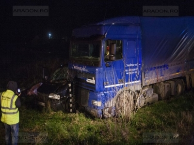 Accident grav între un microbuz și un autotren 1 article_431065_1.jpg