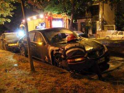 RĂZBUNARE. A incendiat mașina de lux a fostului iubit 1 article_431094_1.jpg