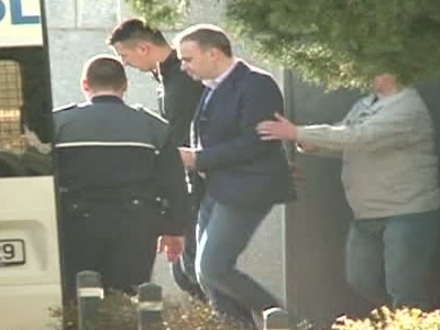 Darius Vâlcov, scos în cătușe de la DNA și dus în arestul Poliţiei 1 article_431259_1.jpg