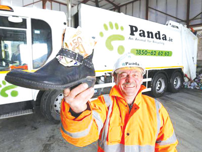 A înapoiat 1.500 de euro găsiți într-un container 1 article_431282_1.jpg