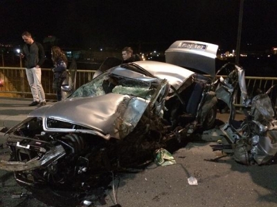 IMPACT FATAL! A intrat cu mașina într-un stâlp și a murit - FOTO 1 article_431357_1.jpg