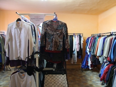 BRAȘOV. Atenție! Haine necurățate și nedezinfectate, găsite în second hand-uri 1 article_431852_1.jpg