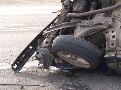 Autoturism răsturnat, după ce s-a lovit de un cap de pod, pe DN 13A 1 article_431859_1.jpg