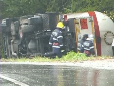 O cisternă cu etanol s-a răsturnat pe DN 7 1 article_432169_1.jpg