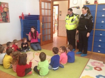 BRAȘOV. Poliția locală, în fața picilor de la grădiniță 1 article_432337_1.jpg