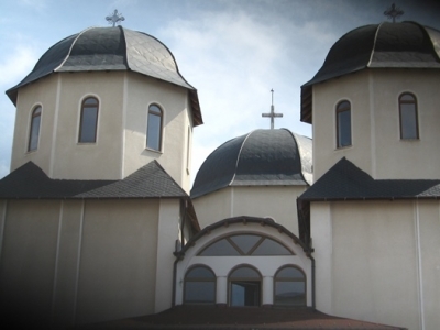BRAȘOV. Liturghie arhierească la biserica din Tractorul 1 article_432473_1.jpg