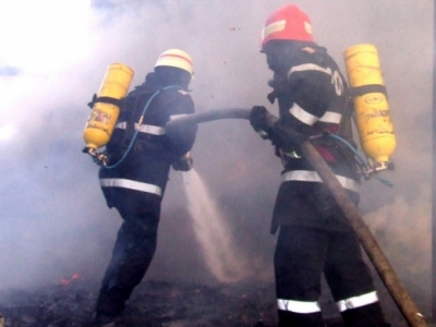 Incendiu la Casa de Pensii! Zeci de persoane au fost evacuate 1 article_432718_1.jpg