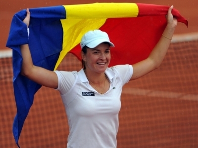 FED CUP. Dulgheru a fost „Genie”ul. „Piti” a bătut-o pe Bouchard la ea acasă 1 article_433171_1.jpg