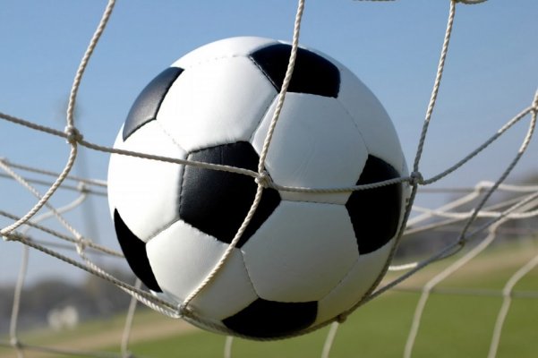 Înfrângere grea pentru liderul campionatului 1 article_433296_1.jpg