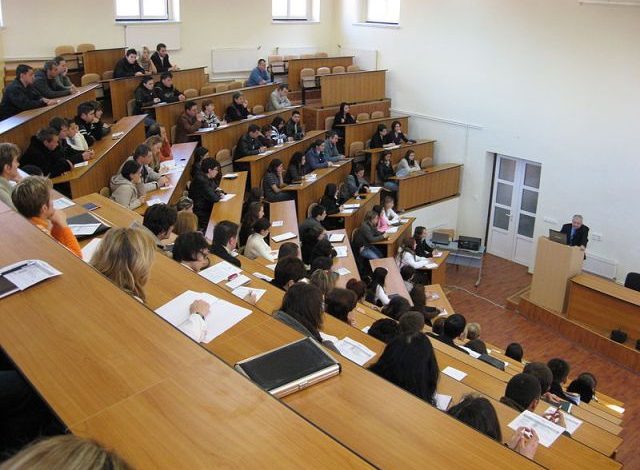 BRAȘOV. 2.000 de lei pentru cel mai „carierist” student 1 article_433381_1.jpg