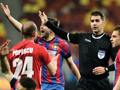 Steaua a pus tunurile pe arbitrul brașovean Robert Dumitru 1 article_433429_1.jpg