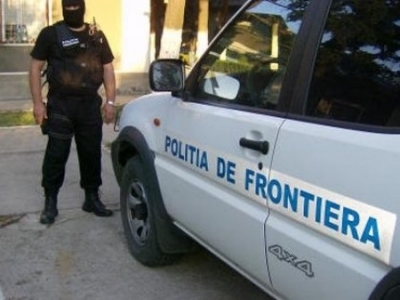 Vameșii români au găsit 35 de migranți ascunși în remorca unui TIR 1 article_433537_1.jpg