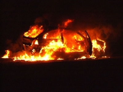 BRAȘOV. Mașină incendiată în parcare 1 article_433543_1.jpg