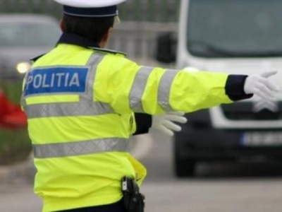 Patru autovehicule implicate într-un accident! Polițiștii dirijează traficul! 1 article_433645_1.jpg