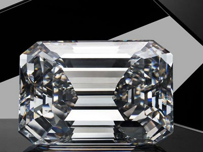 Diamantul „perfect” s-a vândut 1 article_433787_1.jpg