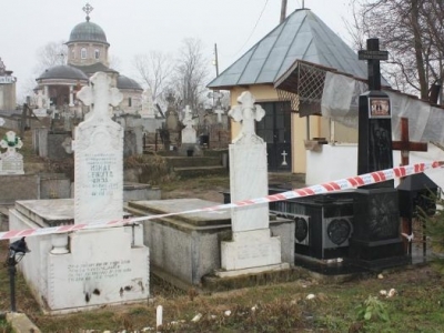 Gropari arestați pentru profanare de morminte și furt calificat 1 article_433842_1.jpg