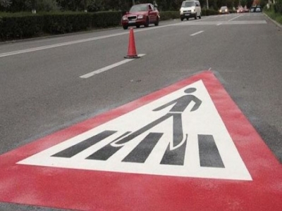Copilaș de 4 ani rănit de mașină în timp ce fugea pe „zebră” 1 article_433862_1.jpg