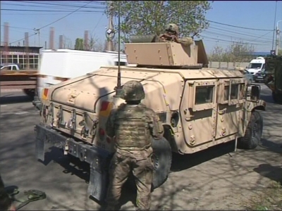 O mașină blindată și una aparținând Poliției Militare s-au ciocnit! - FOTO 1 article_434052_1.jpg