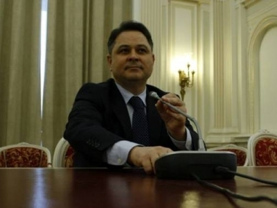 Un senator vrea 3.500 de euro salariu!!! Are nevoie de bani pentru... cămăși 1 article_434057_1.jpg