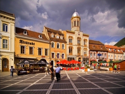 BRAȘOV. O turistă din America a fost jefuită în Piața Sfatului 1 article_434213_1.jpg