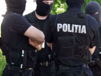 Percheziții la zeci de suspecţi de fraude informatice 1 article_434223_1.jpg