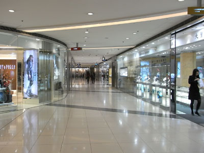 Protecția Consumatorilor a făcut „razie” în noul mall din Tractorul 1 article_434573_1.jpg