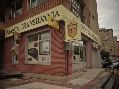 BRAȘOV. Trei suspecți care au furat un seif dintr-o bancă au fost arestați 1 article_434641_1.jpg