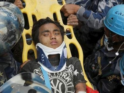 CUTREMURUL DIN NEPAL. Supravieţuire miraculoasă!!! 1 article_434765_1.jpg