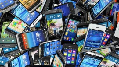 mobile-smartphones-pile.jpg