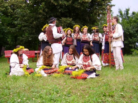 Noaptea de Sânziene este magică 1 Sanziene Apan_187375.jpg