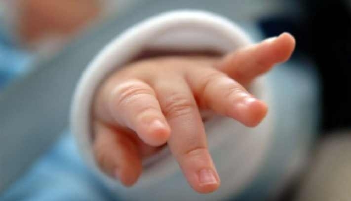 Peste 81.500 de copii au cel puţin un părinte plecat în străinătate 1 copil1.jpg