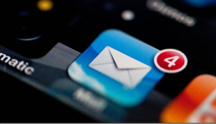 Twitter a concediat 336 de angajați printr-un email 1 email-exchange-iphone-thumb.jpg