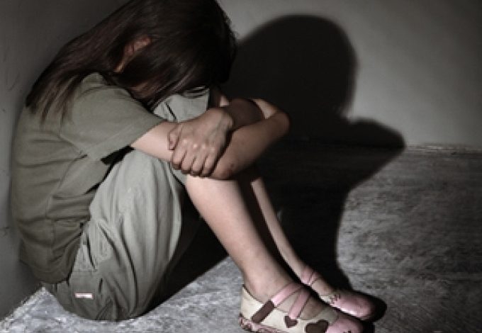 ŞOCANT. O fetiţă de 8 ani a fost obligată de mamă să se prostitueze 1 fetitabatuta.jpg