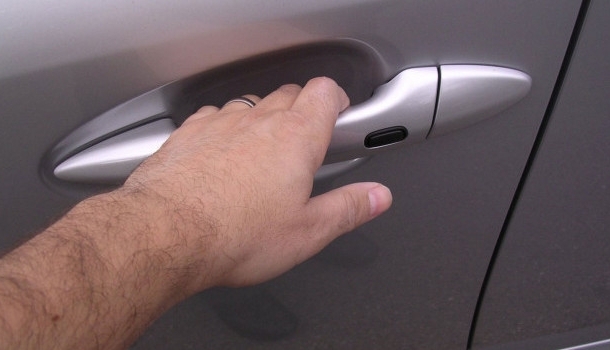 BRAŞOV. Cei trei moldoveni și ucraineanul acuzați de furturi din autoturisme ar putea rămâne în arest preventiv încă o lună 1 furtmasina.jpg