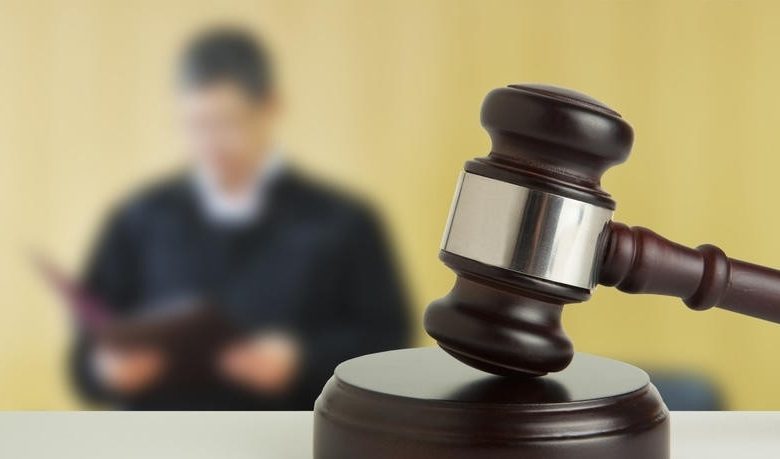 BRAŞOV. După patru ani, au fost găsiţi vinovaţi de ultraj contra bunelor moravuri şi tulburarea ordinii şi liniştii publice 1 judecator.jpg