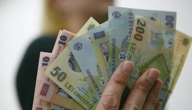 Inspector de la Administraţia Finanţelor Publice, prins când lua mită 1 lei8.jpg