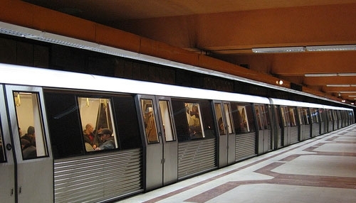 Femeie rănită de o garnitură de metrou, în stația Aurel Vlaicu din București 1 metrou.jpg