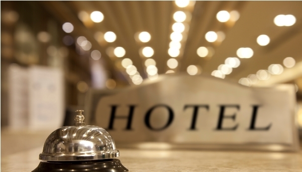 Un BRAŞOVEAN a înşelat mai multe unităţi hoteliere, dându-se drept copilot de avion 1 receptiehotel.jpg