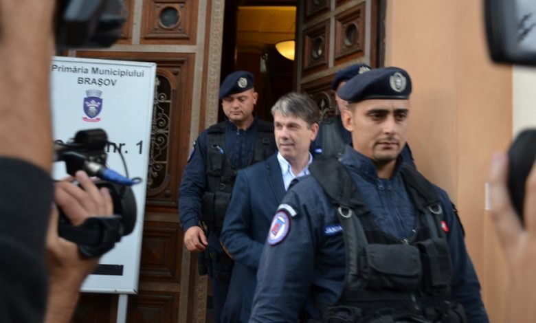 BRAŞOV. Alte 60 de zile de control judiciar pentru primarul George Scripcaru 1 retinerescripcarujandarmiiun06.jpg