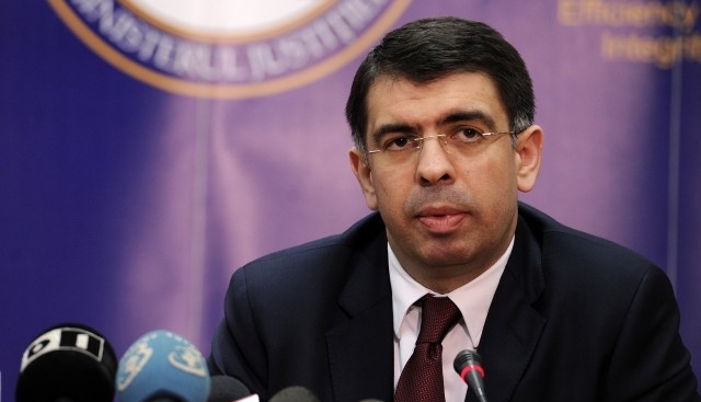 Ministrul Justiţiei: Condiţiile de detenţie din România seamănă „cu cele dintr-un lagăr“ 1 robert-cazanciuc-govro.jpg