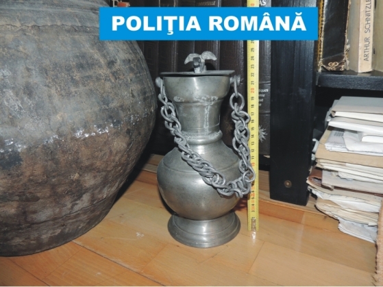 Sute de bunuri arheologice, inclusiv din aur, descoperite în timpul unor percheziţii 1 1435737305big_5_188050.jpg