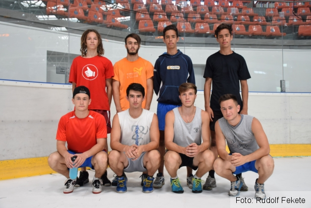 Corona hochei juniori 03_189853.JPG