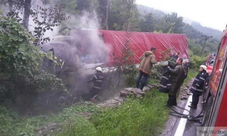 BRAȘOV. Cabină cuprinsă de flăcări, pe DN 1A, după răsturnarea unui camion! (FOTO) 1 IMG-20150714-WA0003_189216.jpg
