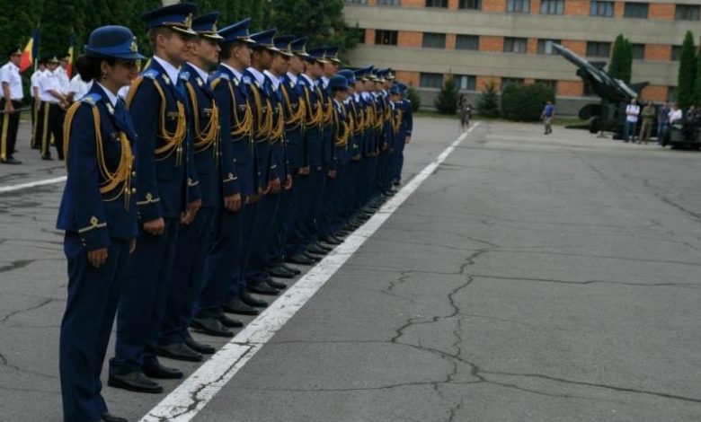 BRAŞOV. Nouă absolvente la Academia Forţelor Aeriene, patru şefe de promoţie 1 academiaforeloraerieneabsolvire201501.jpg