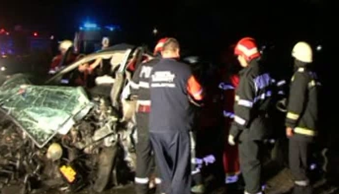 Un şofer beat a rămas încarcerat 1 accidentmehedinti.jpg