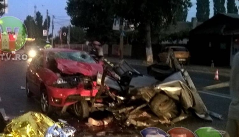 UN MORT şi şase răniţi din cauza unui şofer beat 1 accidentmicrobuz.jpg