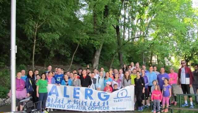 BRAȘOV. „Alergăm. Cancerul nu se oprește, ploaia da!” 1 alerg.jpg