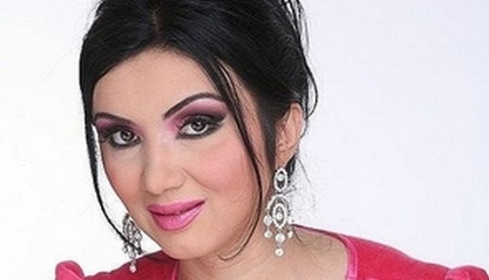 Adriana Bahmuţeanu, cu SÂNII la vedere! FOTO 1 bahmu1.jpg
